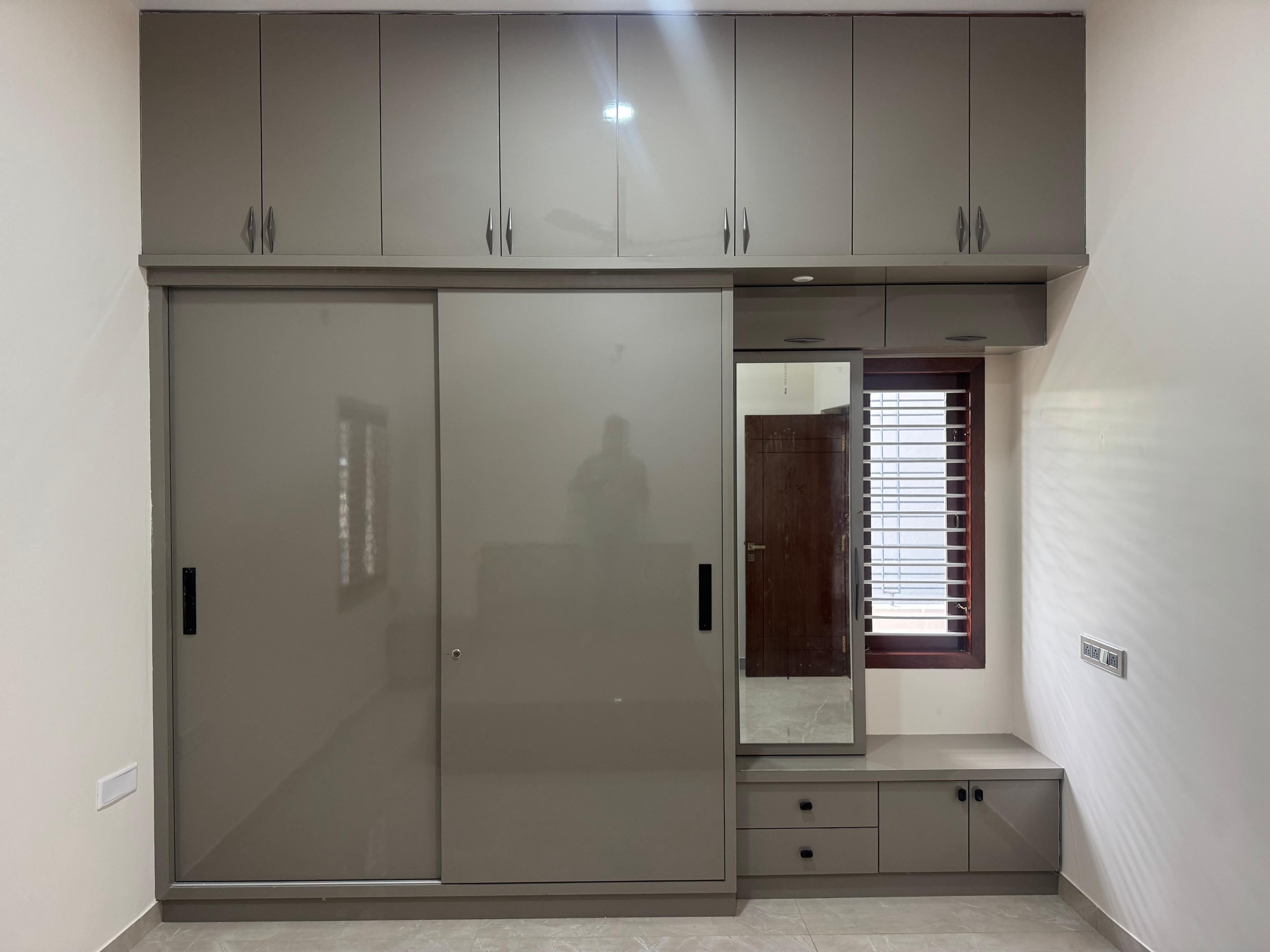 Sliding wardrobe and dressing unit with full-length mirror