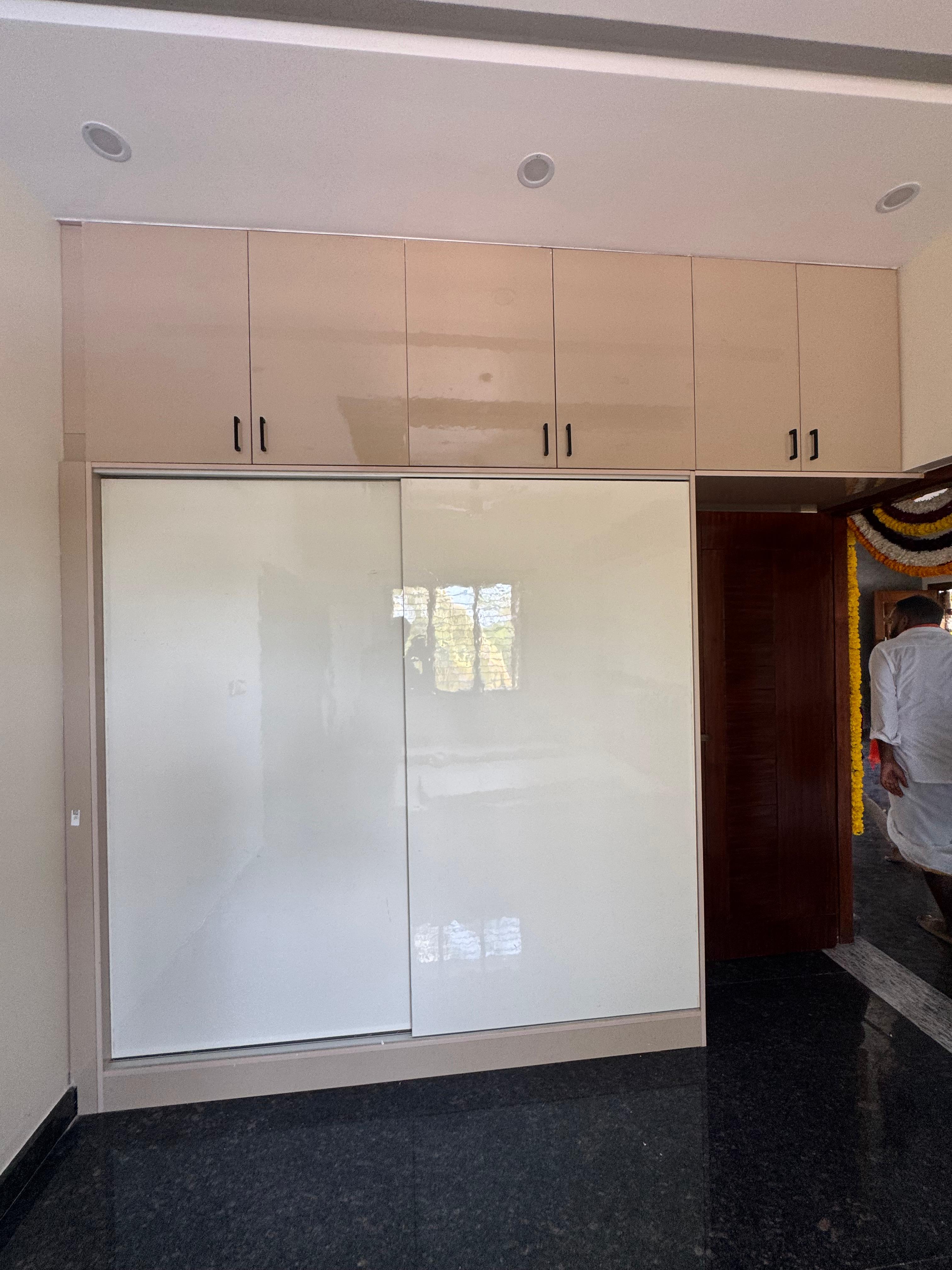 Glossy sliding wardrobe with overhead storage